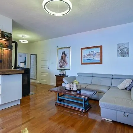 Apartman With Parking Space - 24144 Trogir