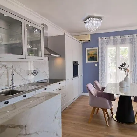 Apartman With Parking Space - 24144 Trogir