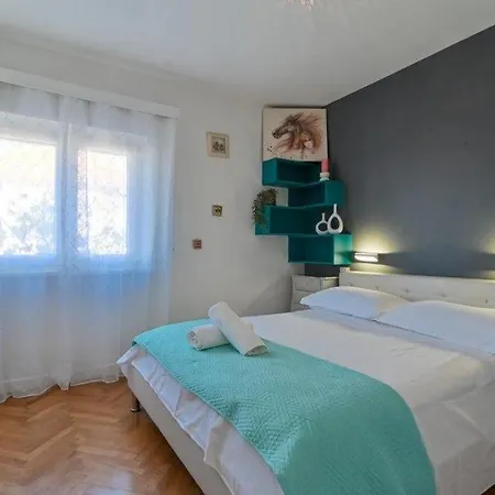 Apartman With Parking Space - 24144