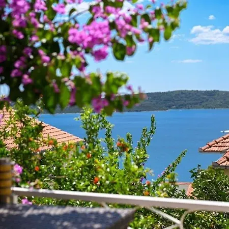 Apartman With Parking Space - 24144 Trogir