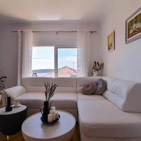 Apartamento With Parking Space - 24144 Trogir