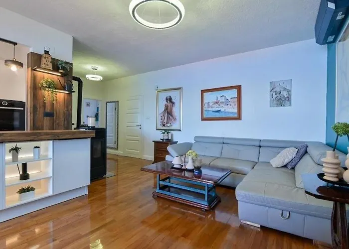 Apartman With Parking Space - 24144 Trogir