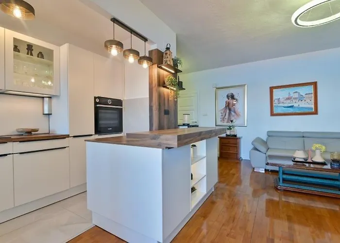 公寓 With Parking Space - 24144 *