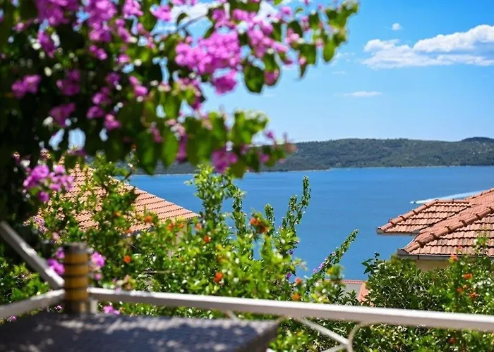 Apartman With Parking Space - 24144 Trogir